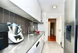 3-Bedroom Apartment for Sale – Pai do Vento, Cascais
Excellent opportunity! 3-bedroom apartment located in a quiet and central area, Pai do Vento, in Cascais