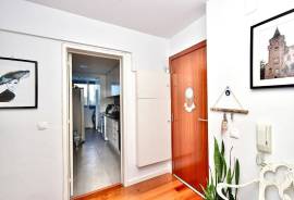 3-Bedroom Apartment for Sale – Pai do Vento, Cascais
Excellent opportunity! 3-bedroom apartment located in a quiet and central area, Pai do Vento, in Cascais