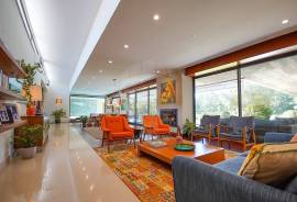 Luxury Villa in Quinta da Beloura
Discover the retreat of your dreams in this stunning luxury villa with 5 suites and an office, located in the prestigious Quinta da Beloura