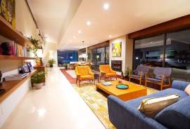 Luxury Villa in Quinta da Beloura
Discover the retreat of your dreams in this stunning luxury villa with 5 suites and an office, located in the prestigious Quinta da Beloura