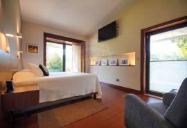 Luxury Villa in Quinta da Beloura
Discover the retreat of your dreams in this stunning luxury villa with 5 suites and an office, located in the prestigious Quinta da Beloura