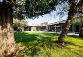 Luxury Villa in Quinta da Beloura
Discover the retreat of your dreams in this stunning luxury villa with 5 suites and an office, located in the prestigious Quinta da Beloura