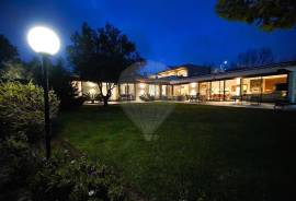 Luxury Villa in Quinta da Beloura
Discover the retreat of your dreams in this stunning luxury villa with 5 suites and an office, located in the prestigious Quinta da Beloura