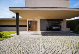 Luxury Villa in Quinta da Beloura
Discover the retreat of your dreams in this stunning luxury villa with 5 suites and an office, located in the prestigious Quinta da Beloura