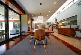 Luxury Villa in Quinta da Beloura
Discover the retreat of your dreams in this stunning luxury villa with 5 suites and an office, located in the prestigious Quinta da Beloura