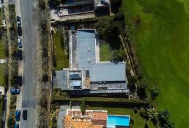 Luxury Villa in Quinta da Beloura
Discover the retreat of your dreams in this stunning luxury villa with 5 suites and an office, located in the prestigious Quinta da Beloura