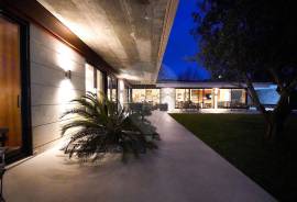 Luxury Villa in Quinta da Beloura
Discover the retreat of your dreams in this stunning luxury villa with 5 suites and an office, located in the prestigious Quinta da Beloura