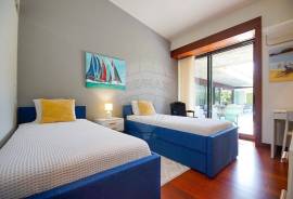 Luxury Villa in Quinta da Beloura
Discover the retreat of your dreams in this stunning luxury villa with 5 suites and an office, located in the prestigious Quinta da Beloura