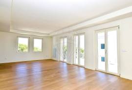 Apartment with Sea View and Terrace, next to Tamariz Beach
Excellent 3 bedroom apartment next to Tamariz beach, Estoril