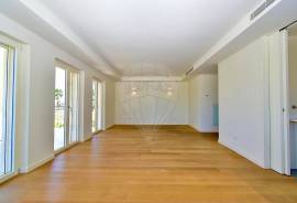 Apartment with Sea View and Terrace, next to Tamariz Beach
Excellent 3 bedroom apartment next to Tamariz beach, Estoril