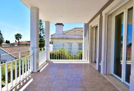 Apartment with Sea View and Terrace, next to Tamariz Beach
Excellent 3 bedroom apartment next to Tamariz beach, Estoril