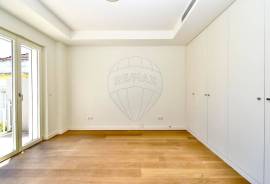 Apartment with Sea View and Terrace, next to Tamariz Beach
Excellent 3 bedroom apartment next to Tamariz beach, Estoril