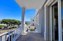 Apartment with Sea View and Terrace, next to Tamariz Beach
Excellent 3 bedroom apartment next to Tamariz beach, Estoril