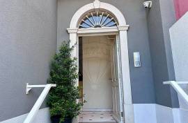 Apartment with Sea View and Terrace, next to Tamariz Beach
Excellent 3 bedroom apartment next to Tamariz beach, Estoril