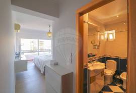 Apartment on the 1st Line of the Sea
Excellent apartment in an exclusive location in Cascais, Guia, in front of the sea