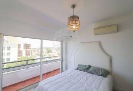 Apartment on the 1st Line of the Sea
Excellent apartment in an exclusive location in Cascais, Guia, in front of the sea