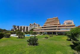 Apartment on the 1st Line of the Sea
Excellent apartment in an exclusive location in Cascais, Guia, in front of the sea