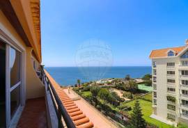 Apartment on the 1st Line of the Sea
Excellent apartment in an exclusive location in Cascais, Guia, in front of the sea