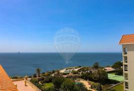 Apartment on the 1st Line of the Sea
Excellent apartment in an exclusive location in Cascais, Guia, in front of the sea