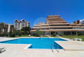Apartment on the 1st Line of the Sea
Excellent apartment in an exclusive location in Cascais, Guia, in front of the sea