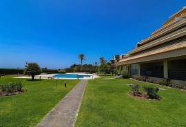 Apartment on the 1st Line of the Sea
Excellent apartment in an exclusive location in Cascais, Guia, in front of the sea