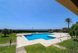 Apartment on the 1st Line of the Sea
Excellent apartment in an exclusive location in Cascais, Guia, in front of the sea