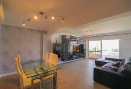 Apartment on the 1st Line of the Sea
Excellent apartment in an exclusive location in Cascais, Guia, in front of the sea