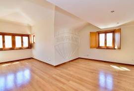 Magnificent Triplex Apartment in the Heart of Cascais!
We present this extraordinary triplex apartment, located in the historic center of Cascais — just steps away from shops, services, and the charming coastline