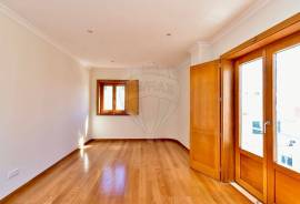 Magnificent Triplex Apartment in the Heart of Cascais!
We present this extraordinary triplex apartment, located in the historic center of Cascais — just steps away from shops, services, and the charming coastline