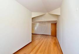 Magnificent Triplex Apartment in the Heart of Cascais!
We present this extraordinary triplex apartment, located in the historic center of Cascais — just steps away from shops, services, and the charming coastline