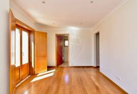 Magnificent Triplex Apartment in the Heart of Cascais!
We present this extraordinary triplex apartment, located in the historic center of Cascais — just steps away from shops, services, and the charming coastline