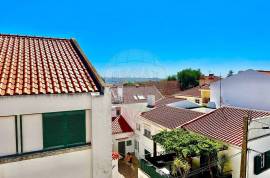 Magnificent Triplex Apartment in the Heart of Cascais!
We present this extraordinary triplex apartment, located in the historic center of Cascais — just steps away from shops, services, and the charming coastline