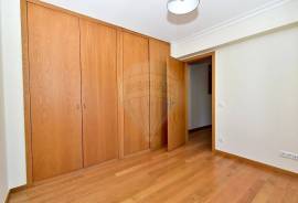 Magnificent Triplex Apartment in the Heart of Cascais!
We present this extraordinary triplex apartment, located in the historic center of Cascais — just steps away from shops, services, and the charming coastline