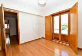 Magnificent Triplex Apartment in the Heart of Cascais!
We present this extraordinary triplex apartment, located in the historic center of Cascais — just steps away from shops, services, and the charming coastline