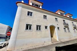 Magnificent Triplex Apartment in the Heart of Cascais!
We present this extraordinary triplex apartment, located in the historic center of Cascais — just steps away from shops, services, and the charming coastline