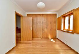 Magnificent Triplex Apartment in the Heart of Cascais!
We present this extraordinary triplex apartment, located in the historic center of Cascais — just steps away from shops, services, and the charming coastline