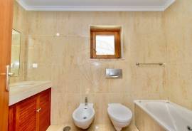 Magnificent Triplex Apartment in the Heart of Cascais!
We present this extraordinary triplex apartment, located in the historic center of Cascais — just steps away from shops, services, and the charming coastline