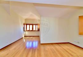 Magnificent Triplex Apartment in the Heart of Cascais!
We present this extraordinary triplex apartment, located in the historic center of Cascais — just steps away from shops, services, and the charming coastline