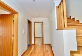 Magnificent Triplex Apartment in the Heart of Cascais!
We present this extraordinary triplex apartment, located in the historic center of Cascais — just steps away from shops, services, and the charming coastline