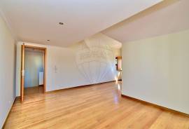 Magnificent Triplex Apartment in the Heart of Cascais!
We present this extraordinary triplex apartment, located in the historic center of Cascais — just steps away from shops, services, and the charming coastline