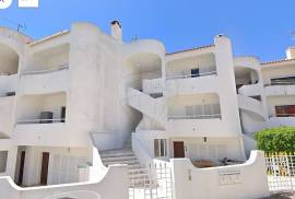 Guaranteed Investment in the Algarve – 2-Bedroom Apartment in Montechoro, Albufeira
This 2-bedroom apartment, located in Montechoro – a peaceful and well-established area of Albufeira – is currently rented until 2028, offering immediate and secure rental income