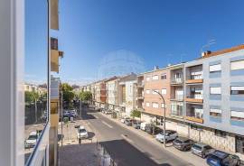 2-Bedroom Apartment for Rent in Setúbal Located in the Montalvão neighborhood, a central area of the city, this cozy apartment has been fully renovated, including plumbing, electrical, and sewage systems