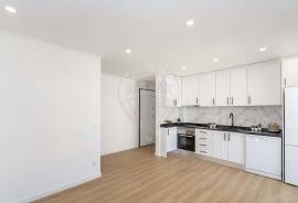 2-Bedroom Apartment for Rent in Setúbal Located in the Montalvão neighborhood, a central area of the city, this cozy apartment has been fully renovated, including plumbing, electrical, and sewage systems