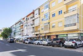 2-Bedroom Apartment for Rent in Setúbal Located in the Montalvão neighborhood, a central area of the city, this cozy apartment has been fully renovated, including plumbing, electrical, and sewage systems