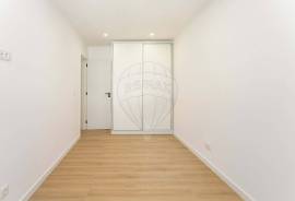 2-Bedroom Apartment for Rent in Setúbal Located in the Montalvão neighborhood, a central area of the city, this cozy apartment has been fully renovated, including plumbing, electrical, and sewage systems