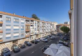 2-Bedroom Apartment for Rent in Setúbal Located in the Montalvão neighborhood, a central area of the city, this cozy apartment has been fully renovated, including plumbing, electrical, and sewage systems