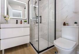 2-Bedroom Apartment for Rent in Setúbal Located in the Montalvão neighborhood, a central area of the city, this cozy apartment has been fully renovated, including plumbing, electrical, and sewage systems