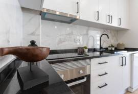 2-Bedroom Apartment for Rent in Setúbal Located in the Montalvão neighborhood, a central area of the city, this cozy apartment has been fully renovated, including plumbing, electrical, and sewage systems