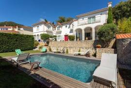 Exceptional villa in Gradil: 5 suites, pool & panoramic view, 20 minutes from Lisbon