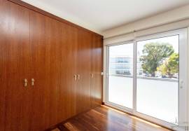 Bright 4-Bedroom Apartment with Ocean View in Costa da Caparica Bright 4-Bedroom Apartment with Ocean View in Costa da Caparica